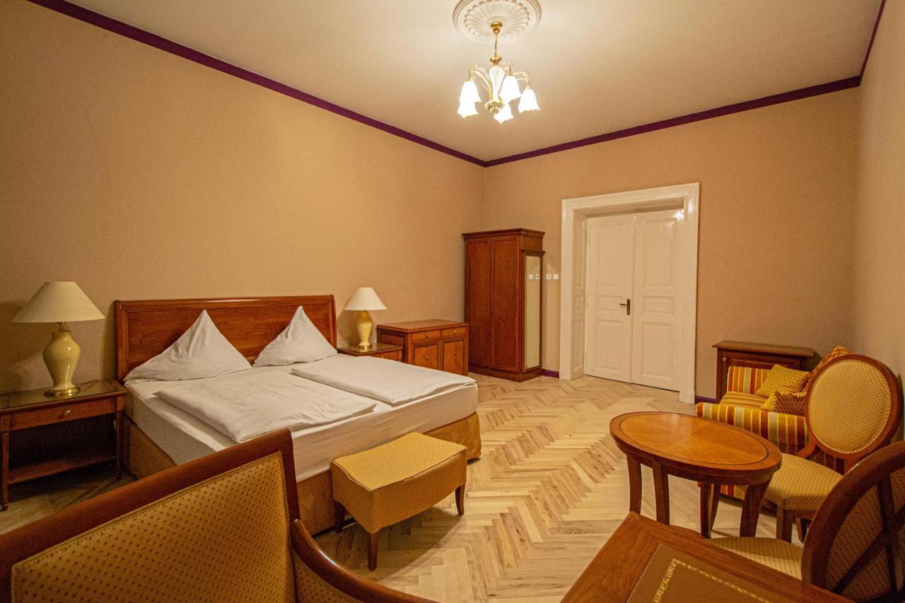 4 Bedrooms 130M2 Apartment At The Main City Square Прага Экстерьер фото