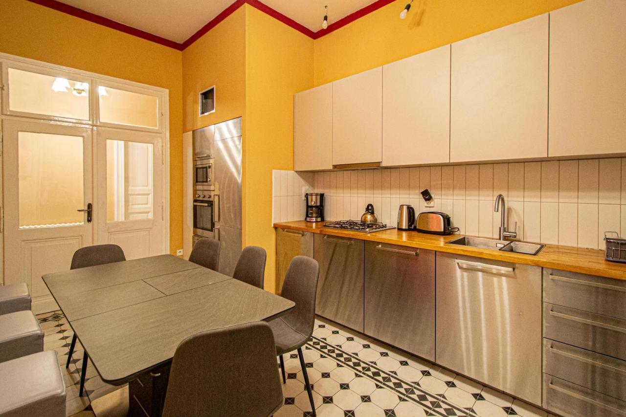 4 Bedrooms 130M2 Apartment At The Main City Square Прага Экстерьер фото