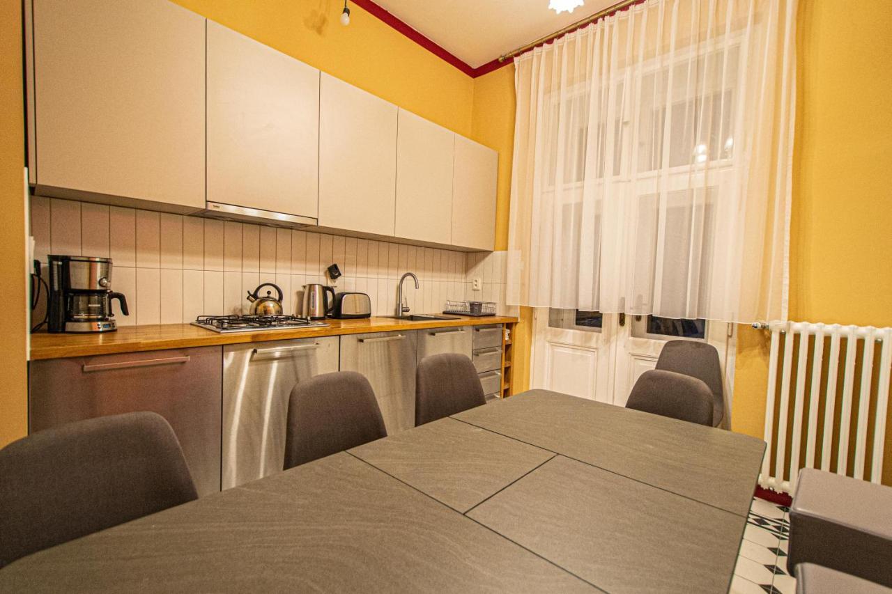 4 Bedrooms 130M2 Apartment At The Main City Square Прага Экстерьер фото