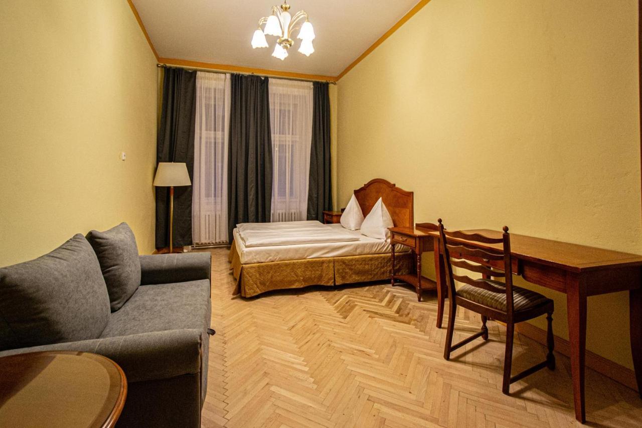 4 Bedrooms 130M2 Apartment At The Main City Square Прага Экстерьер фото