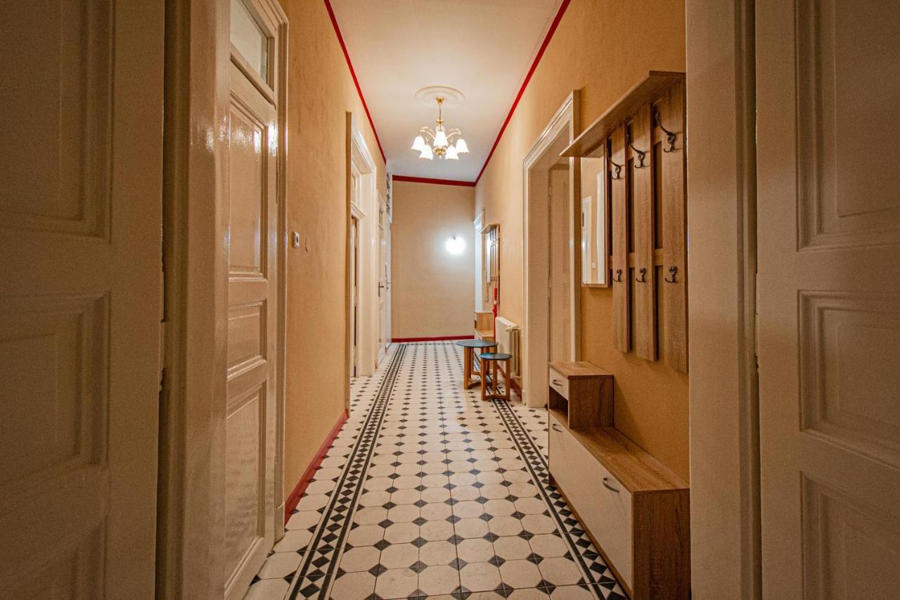 4 Bedrooms 130M2 Apartment At The Main City Square Прага Экстерьер фото